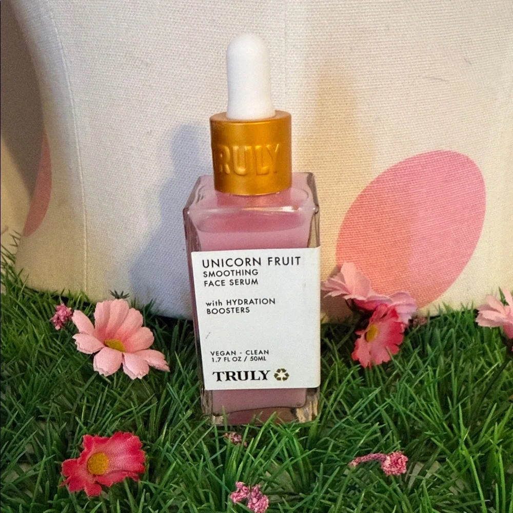TRULY Unicorn Fruit Smoothing Face Serum - Picture 1 of 3